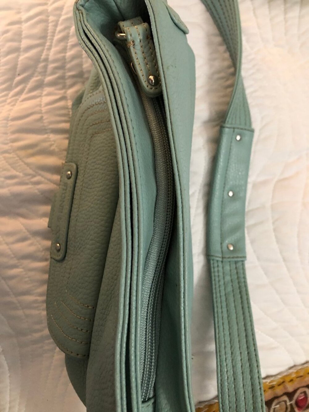 Stone & Co green pebble grain leather shoulder bag. - Picture 5 of 12